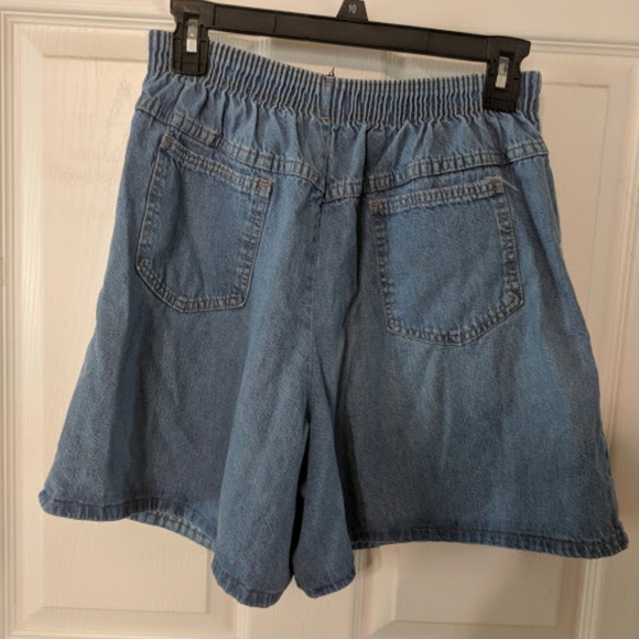 Jean shorts size 10 - Picture 3 of 3